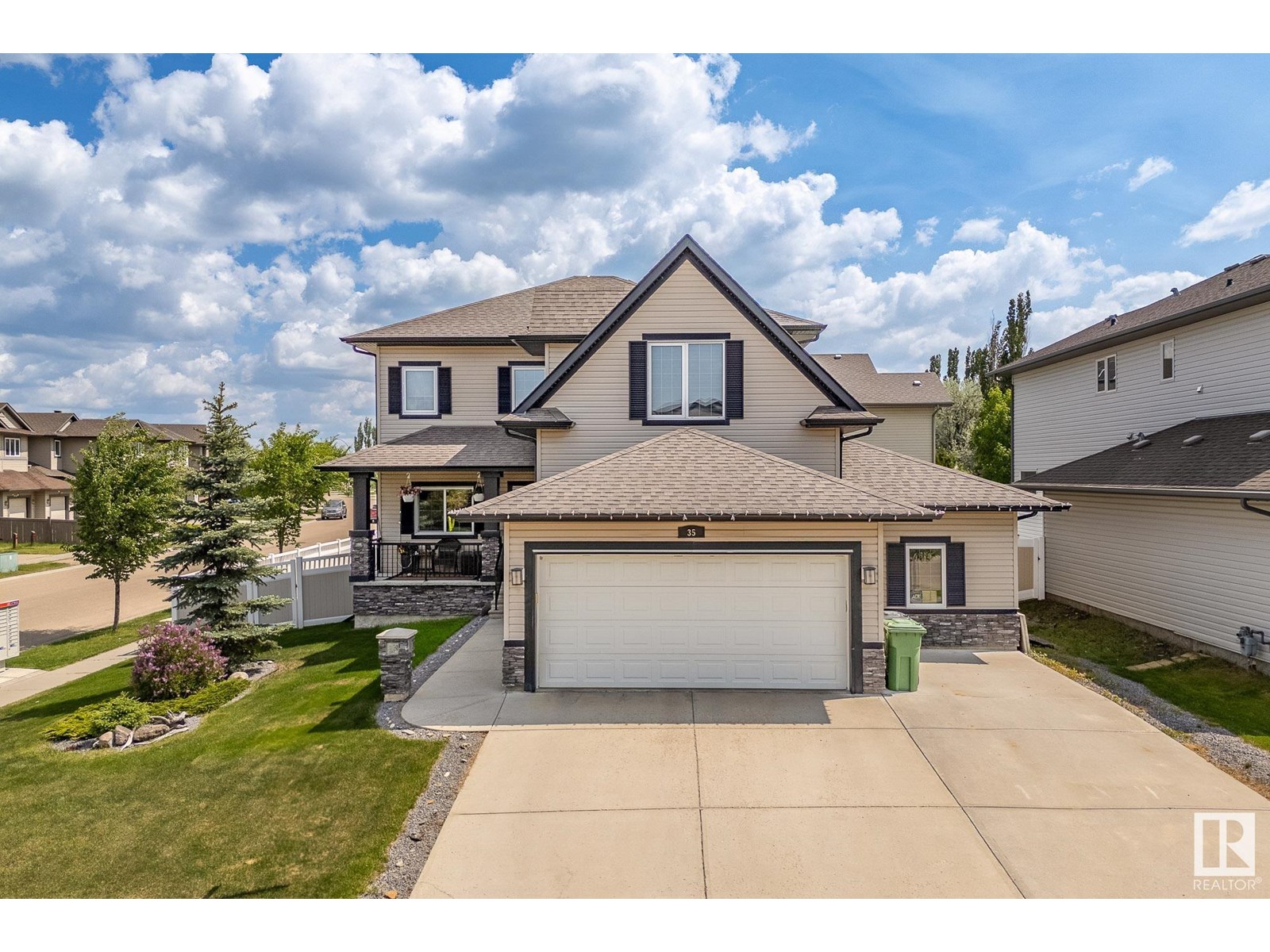 35 Rue Bouchard Property Photo 1