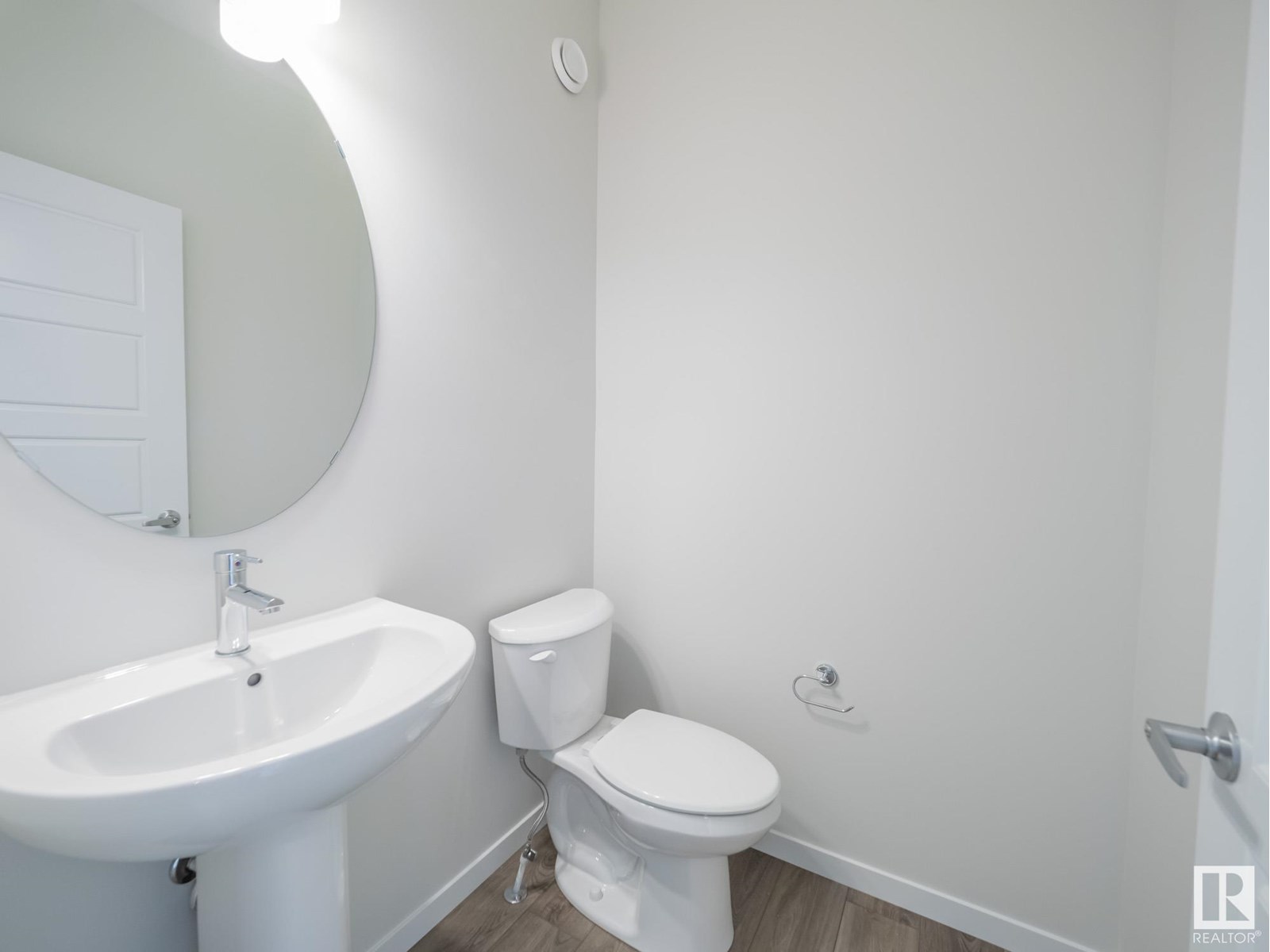 7139 177 Av Nw Property Photo 3