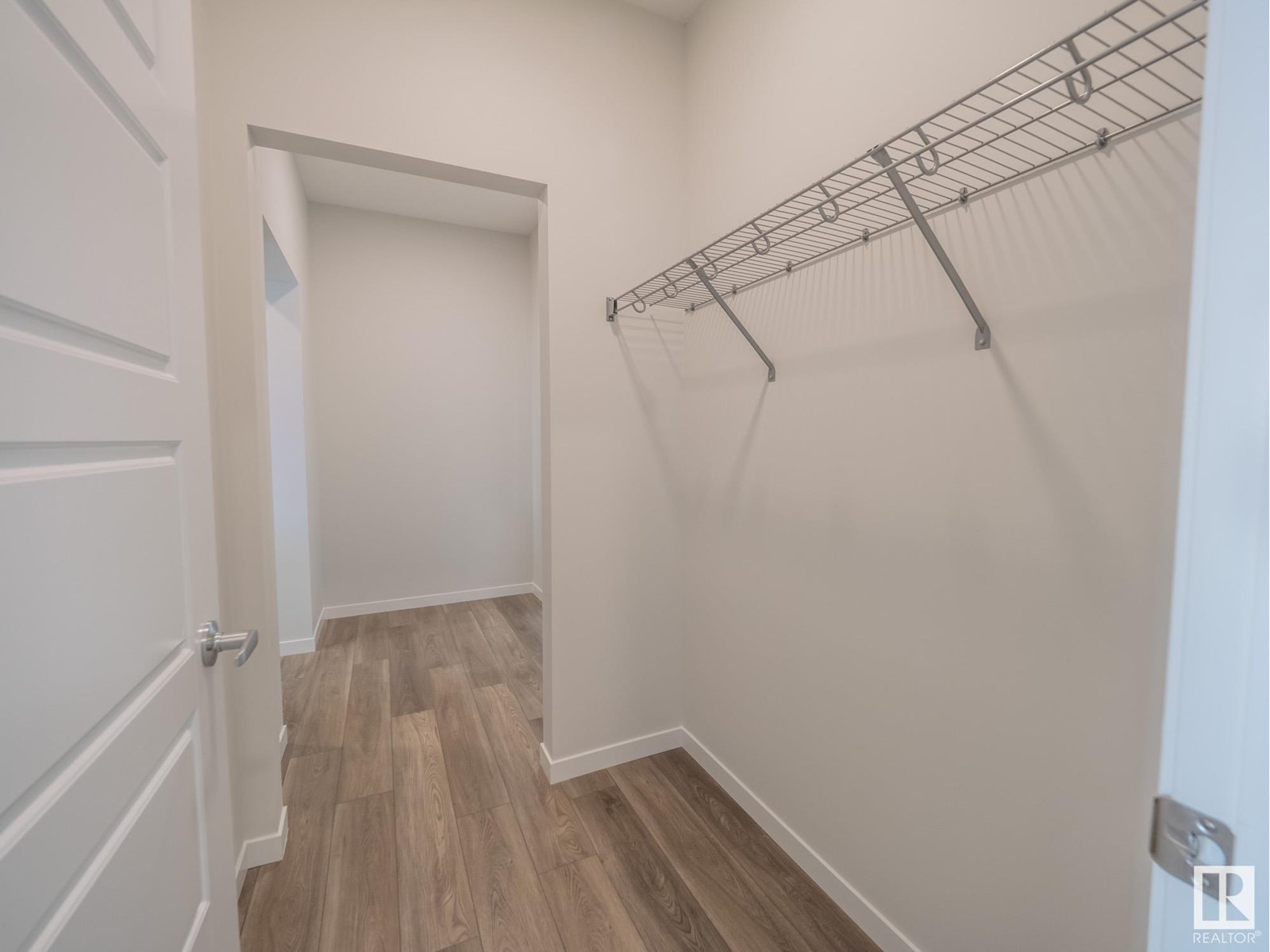 7139 177 Av Nw Property Photo 4