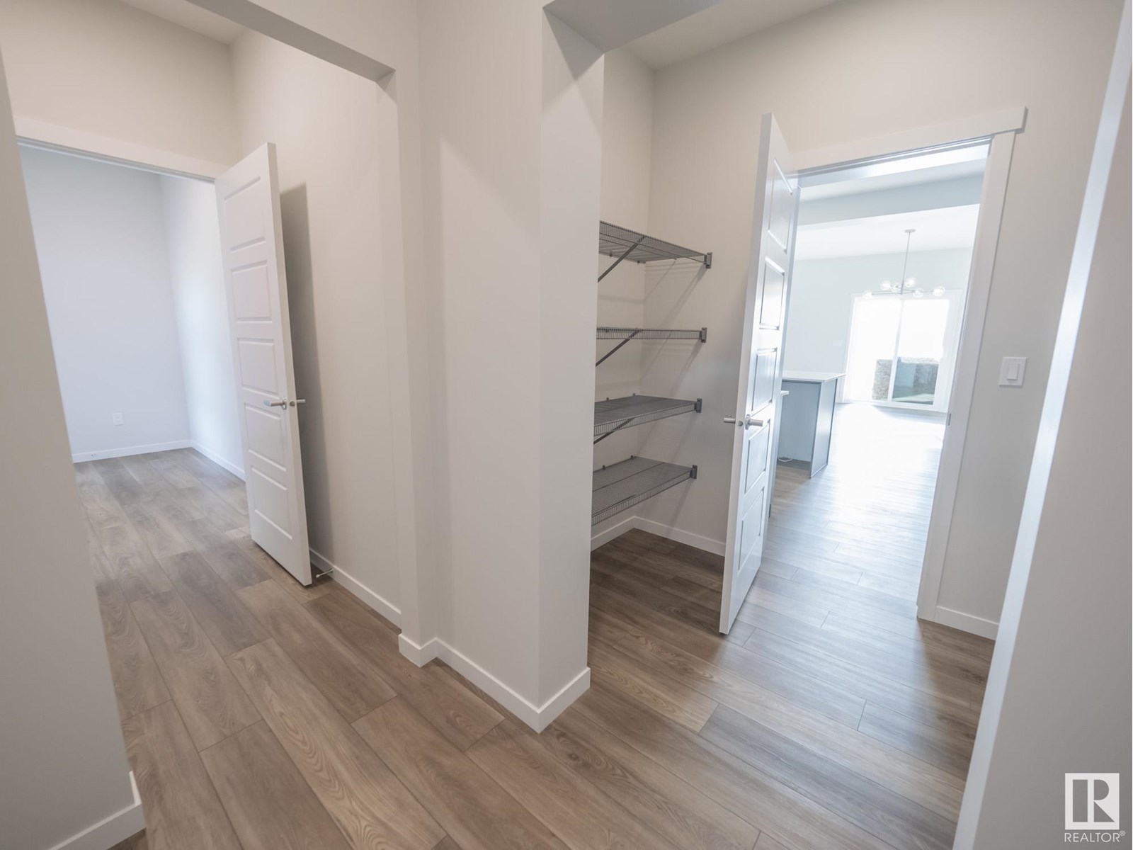 7139 177 Av Nw Property Photo 5