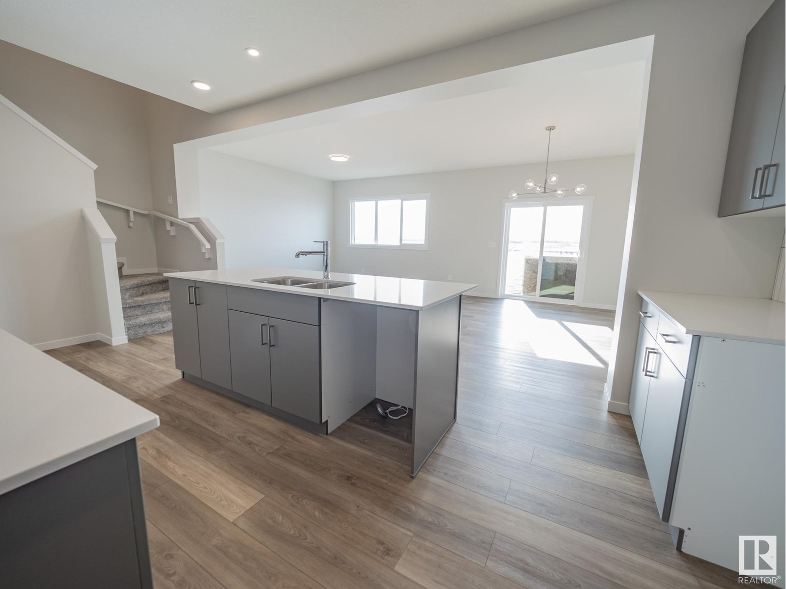 7139 177 Av Nw Property Photo 6