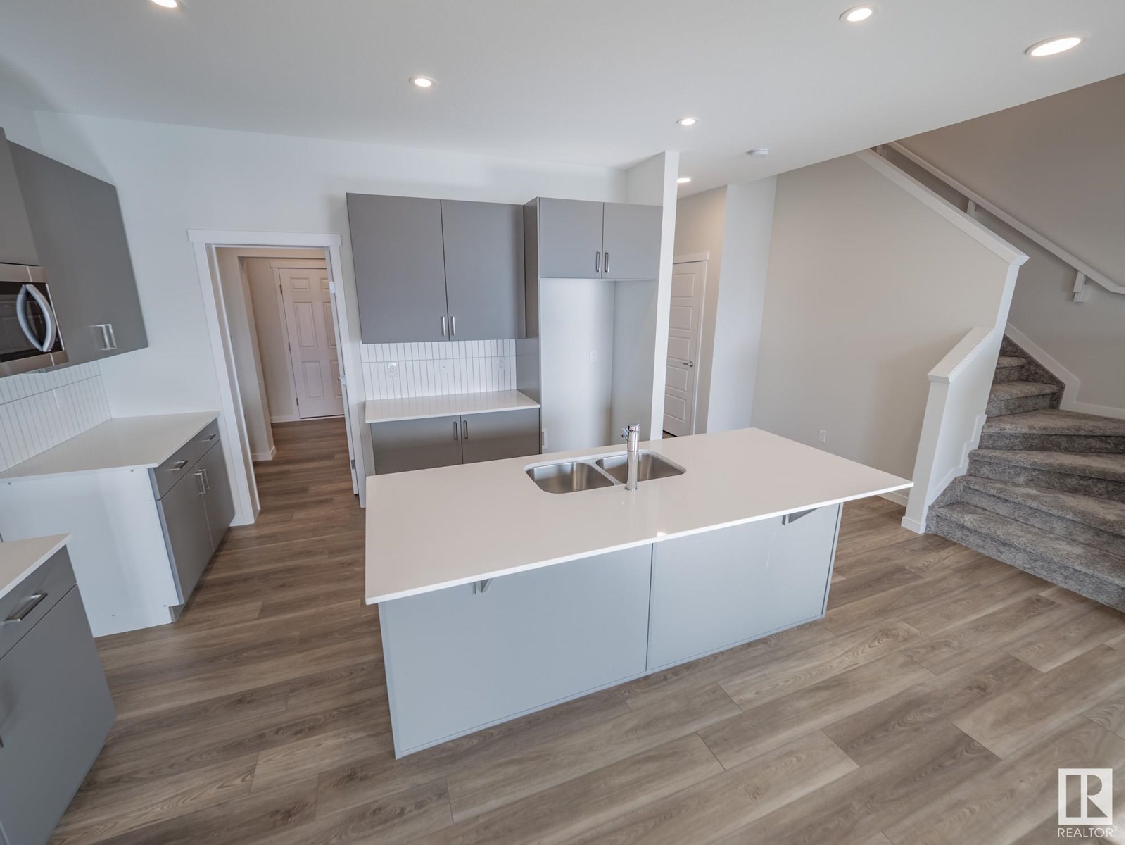 7139 177 Av Nw Property Photo 7