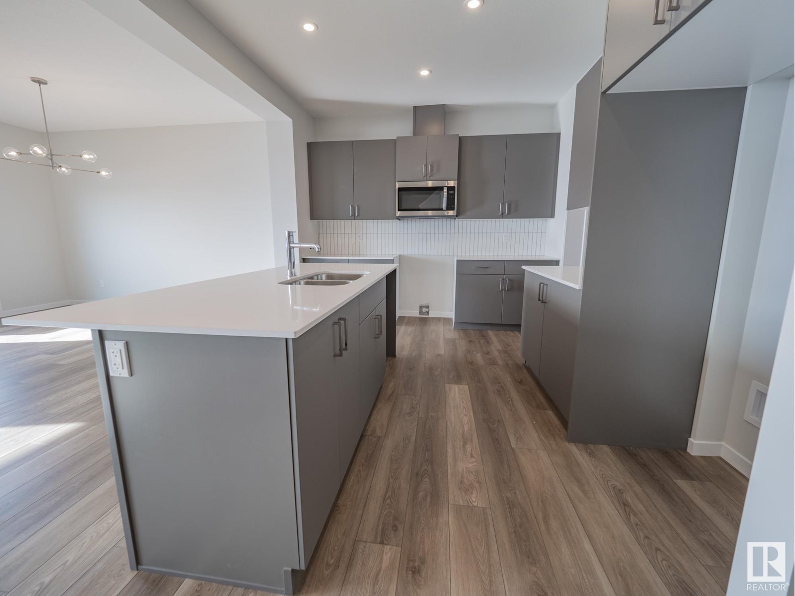 7139 177 Av Nw Property Photo 10