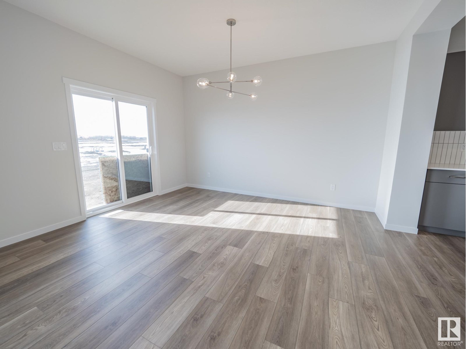 7139 177 Av Nw Property Photo 13