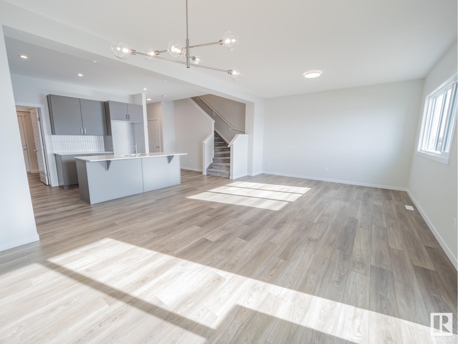 7139 177 Av Nw Property Photo 14