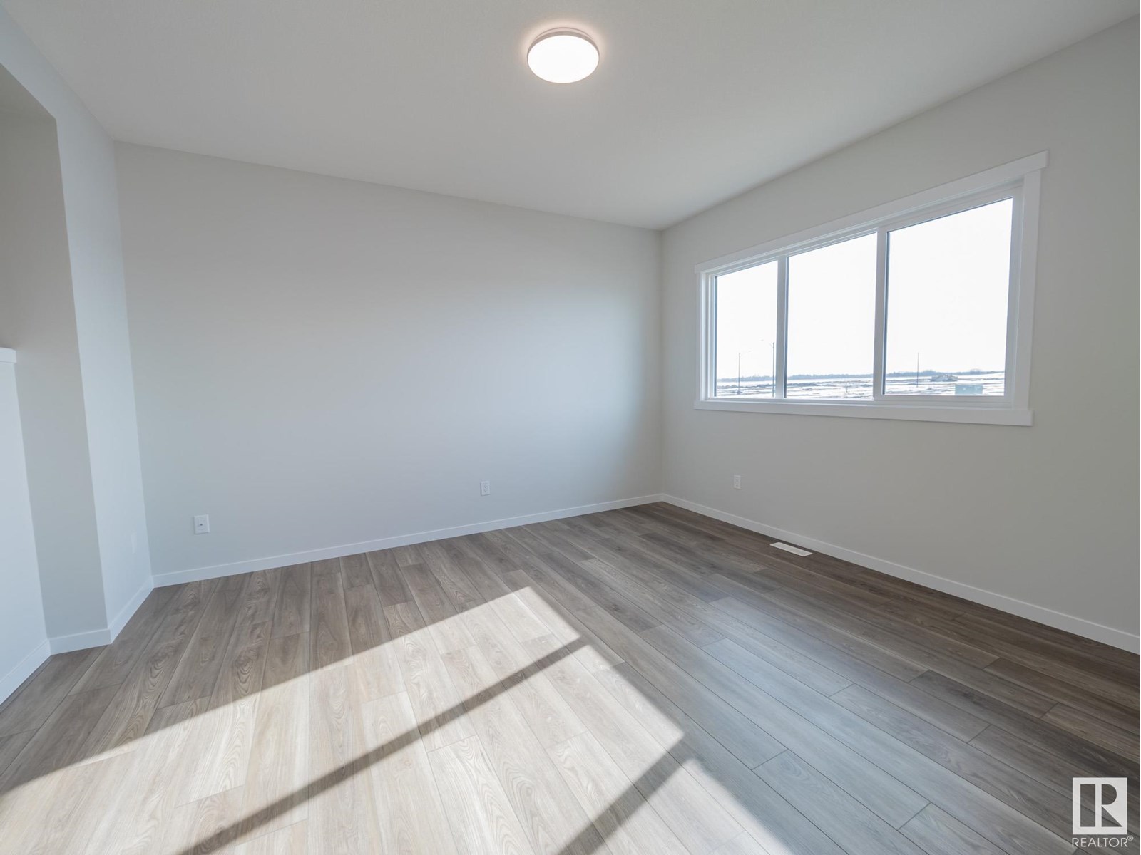 7139 177 Av Nw Property Photo 16