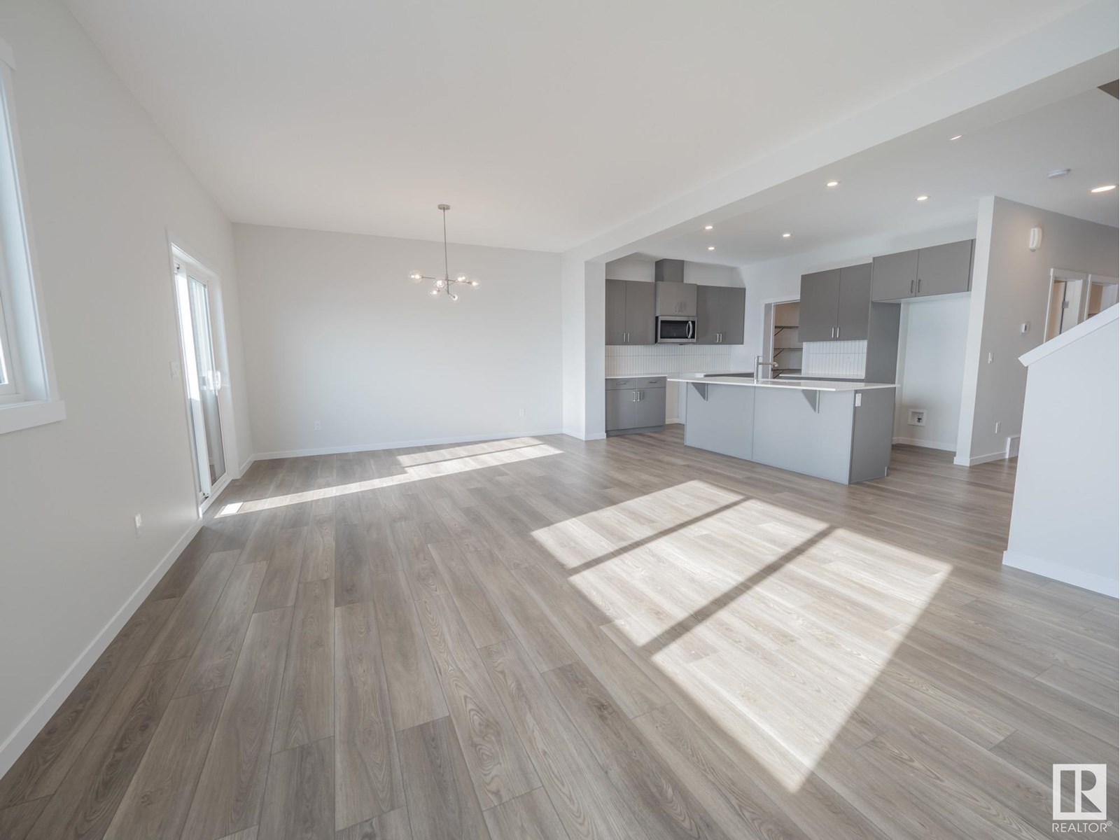 7139 177 Av Nw Property Photo 17