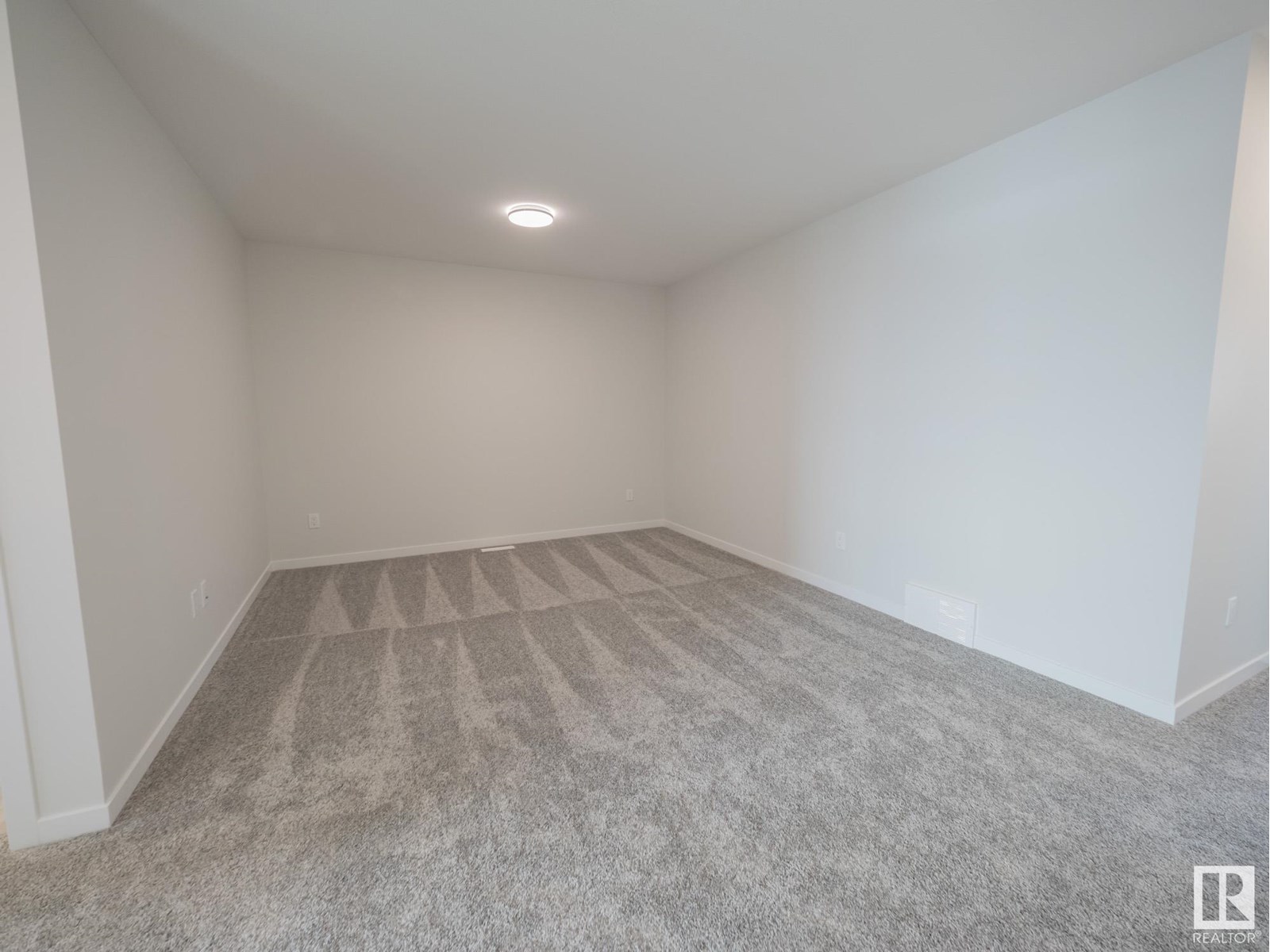7139 177 Av Nw Property Photo 20