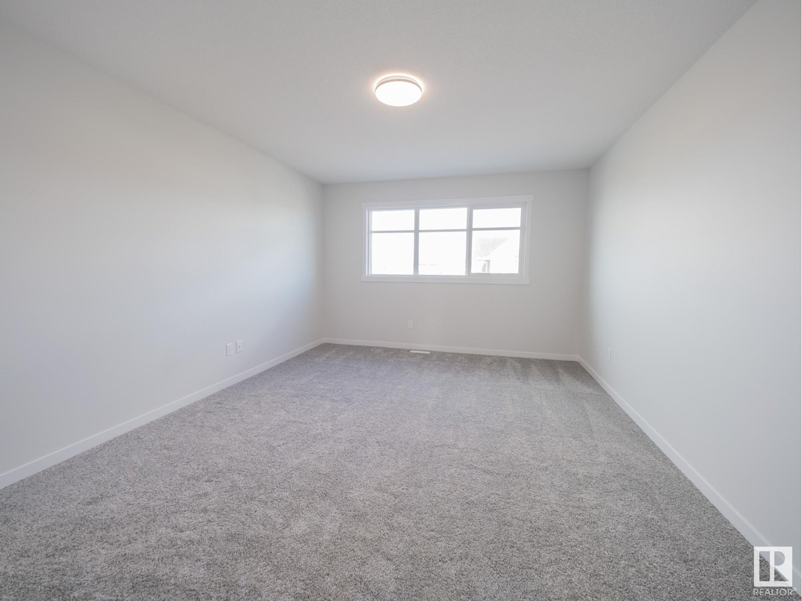 7139 177 Av Nw Property Photo 23