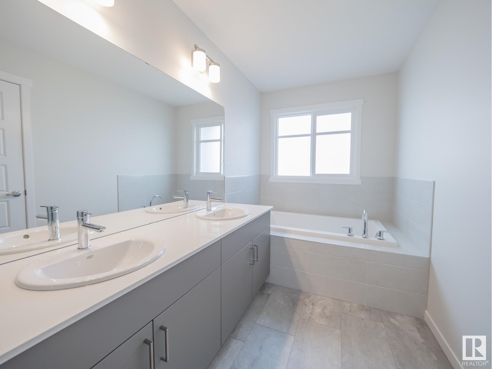 7139 177 Av Nw Property Photo 26