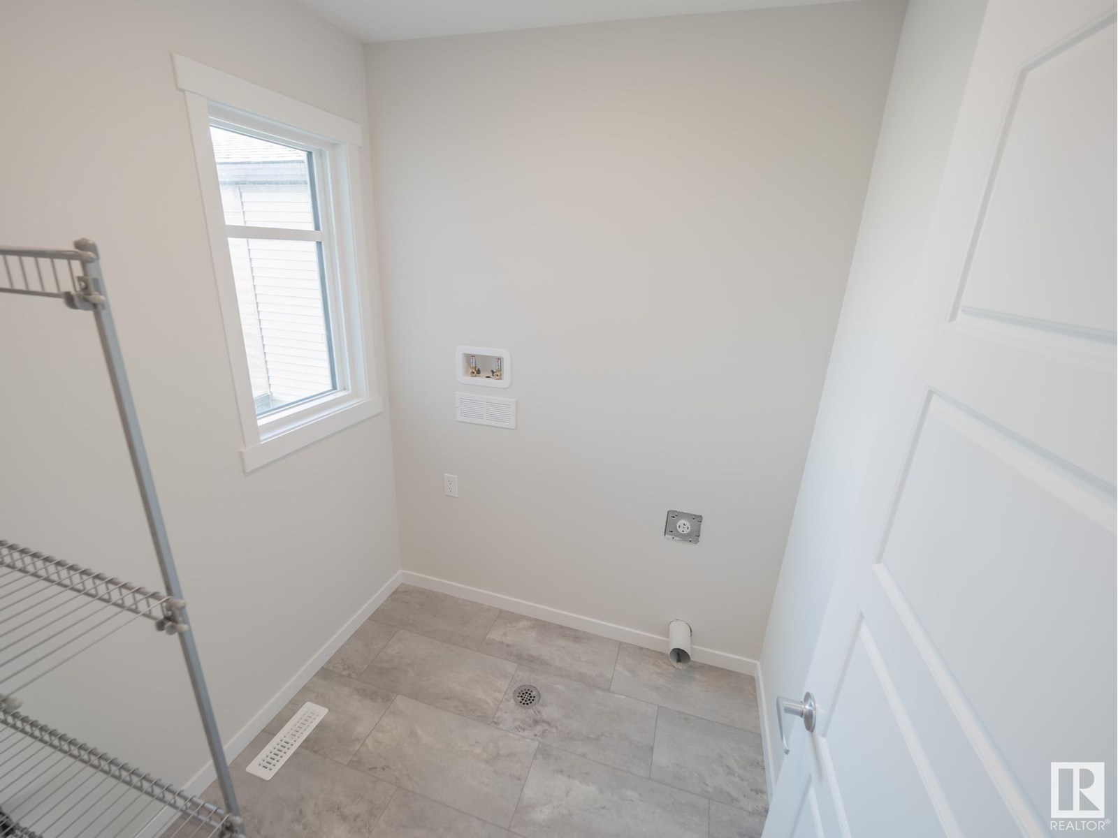 7139 177 Av Nw Property Photo 28