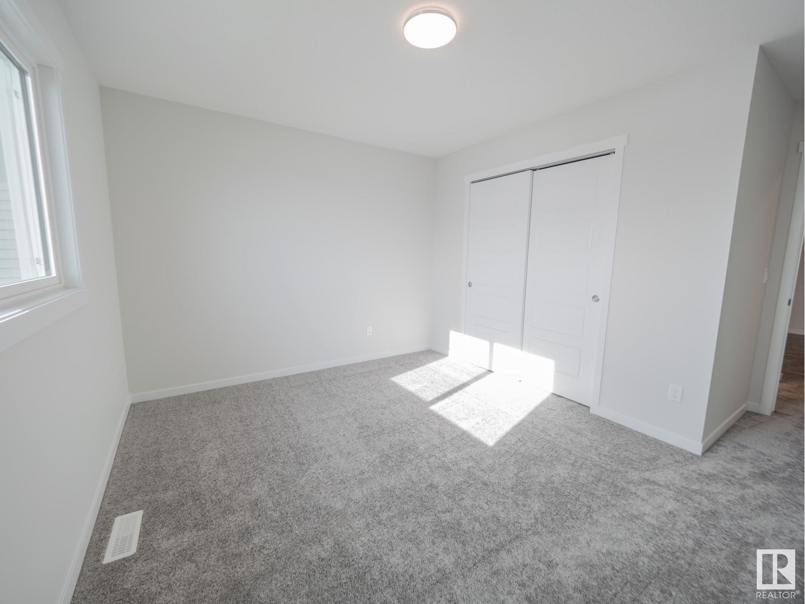7139 177 Av Nw Property Photo 31