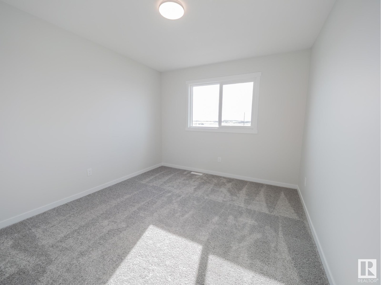 7139 177 Av Nw Property Photo 34