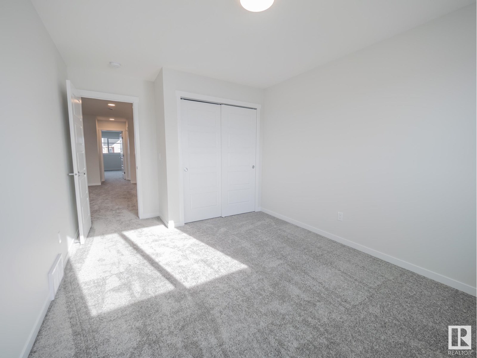 7139 177 Av Nw Property Photo 35