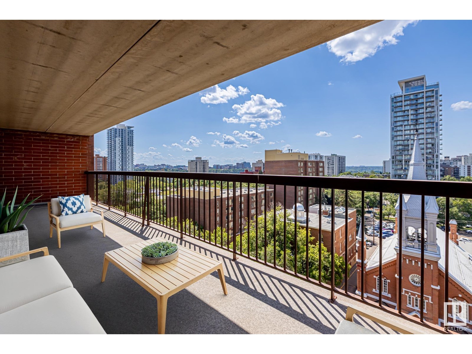 #1005 9917 110 St Nw Property Photo 1