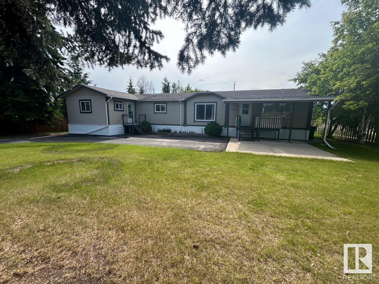 4912 48 St Property Photo 1