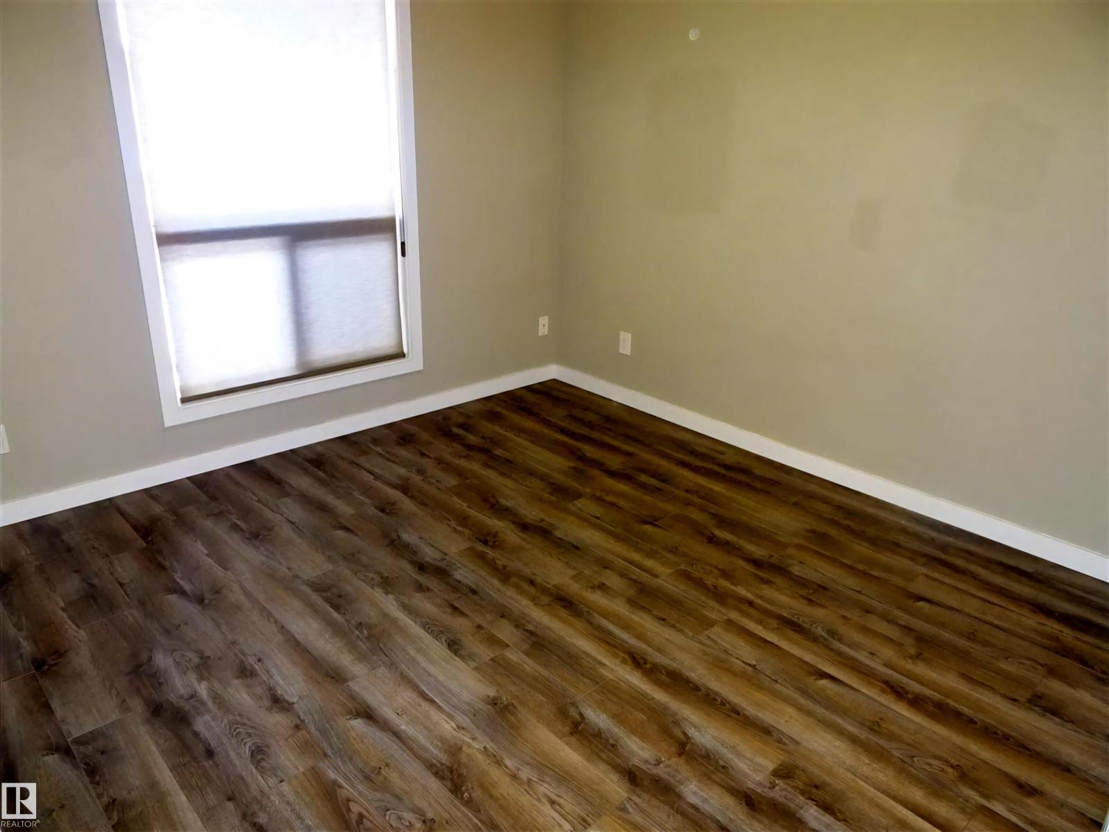 #108 10518 113 St Nw Property Photo 9
