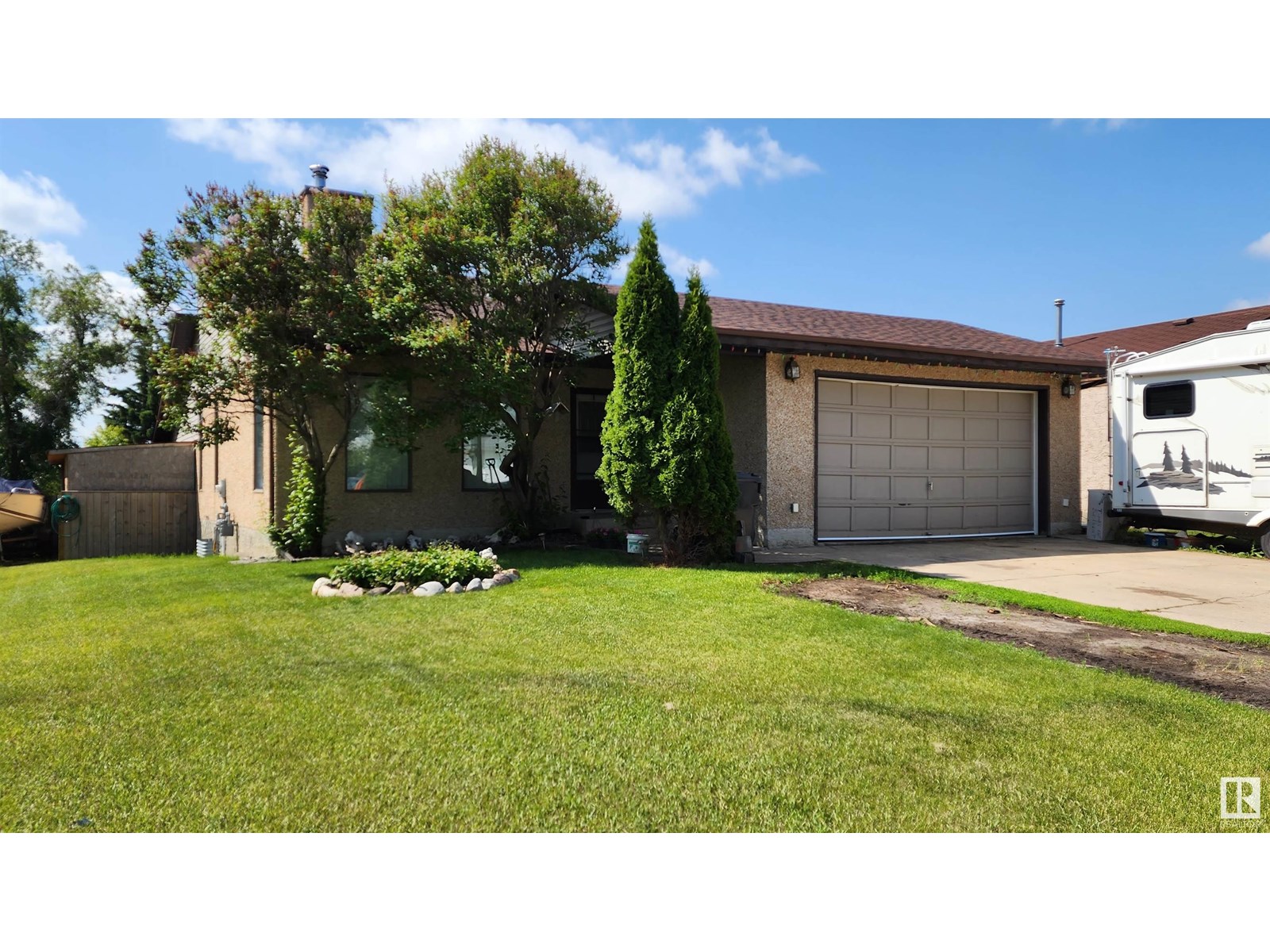 5101 58 Av Property Photo 1