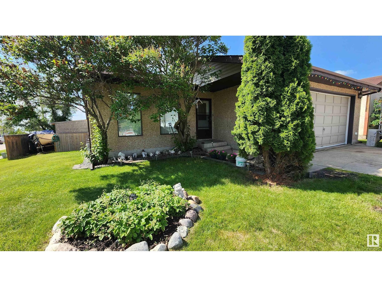 5101 58 Av Property Photo 2
