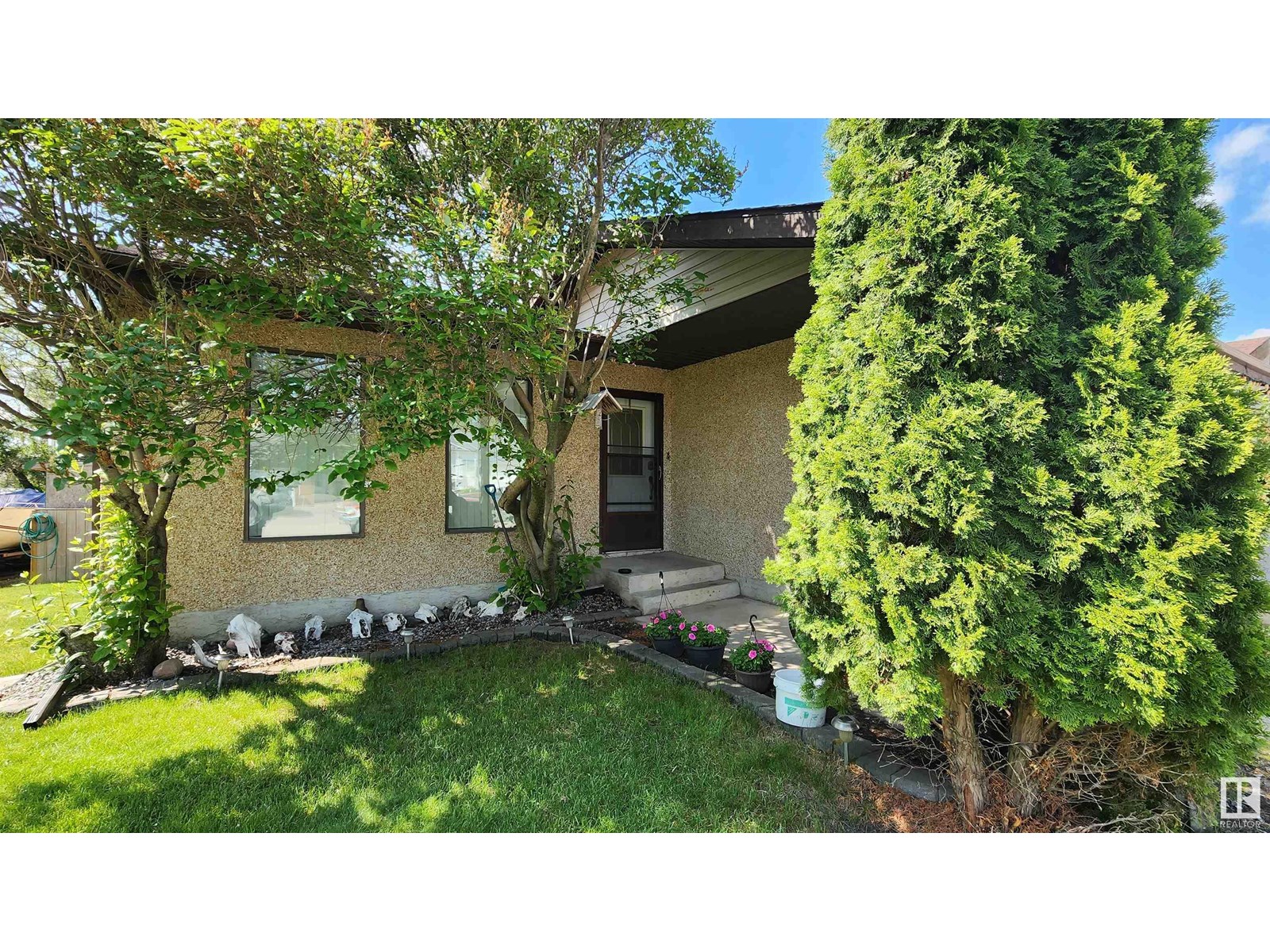 5101 58 Av Property Photo 3