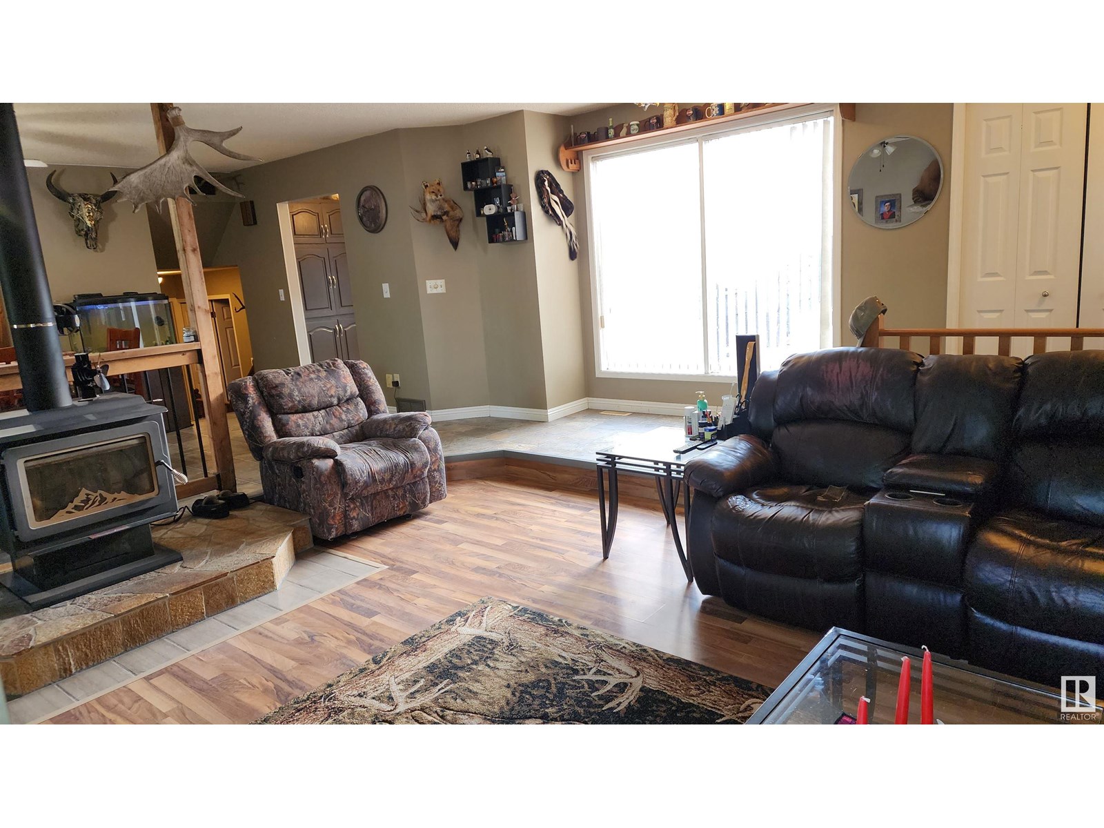 5101 58 Av Property Photo 4