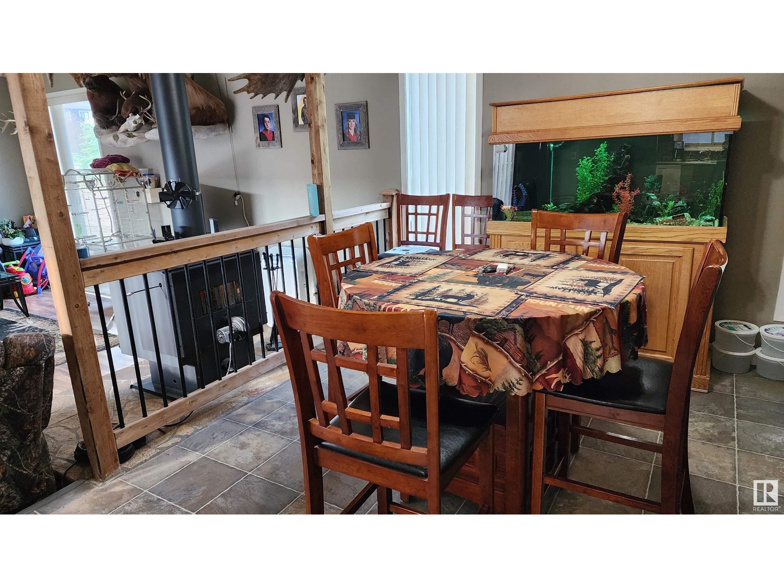 5101 58 Av Property Photo 11