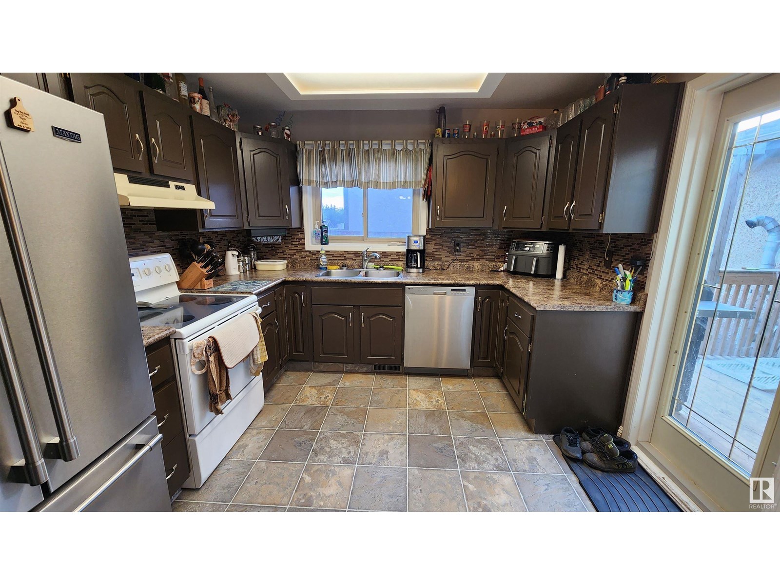 5101 58 Av Property Photo 15