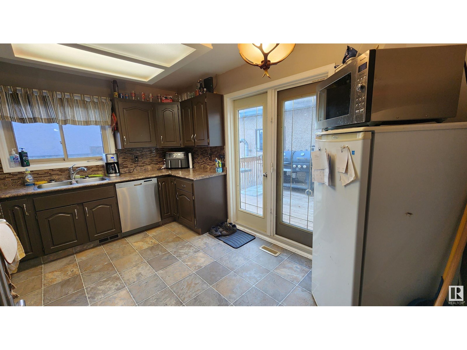 5101 58 Av Property Photo 16