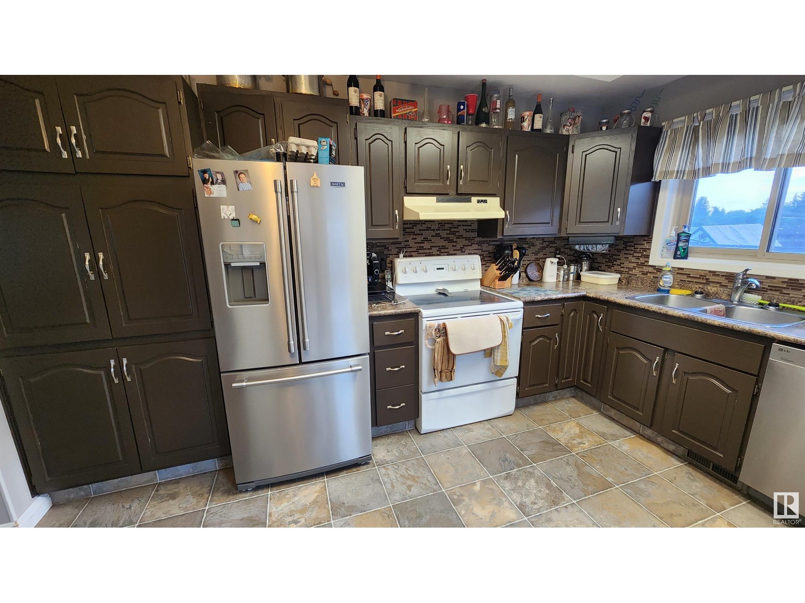 5101 58 Av Property Photo 17