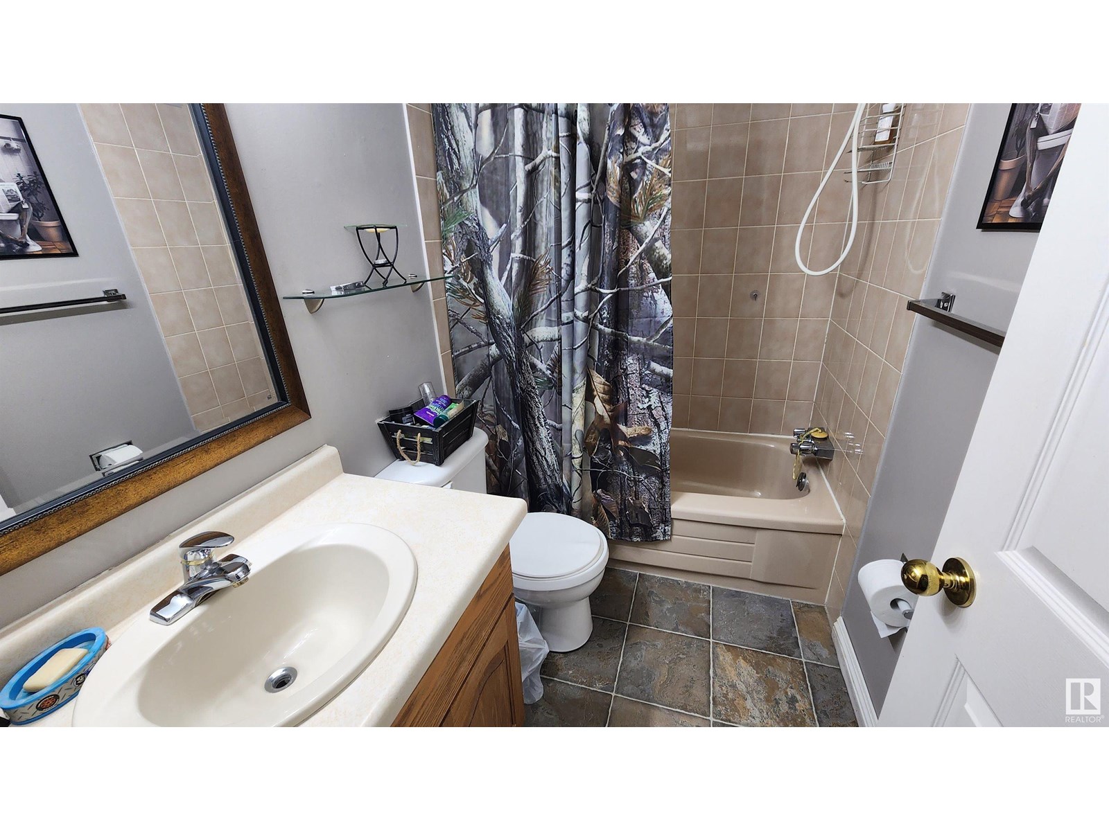 5101 58 Av Property Photo 19