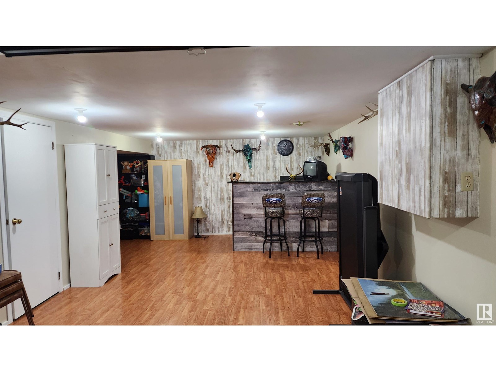 5101 58 Av Property Photo 31