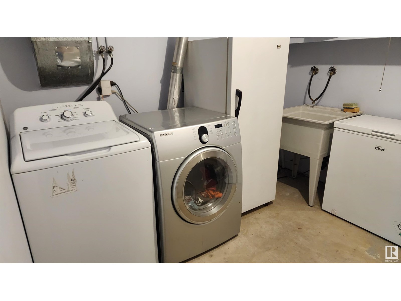 5101 58 Av Property Photo 34