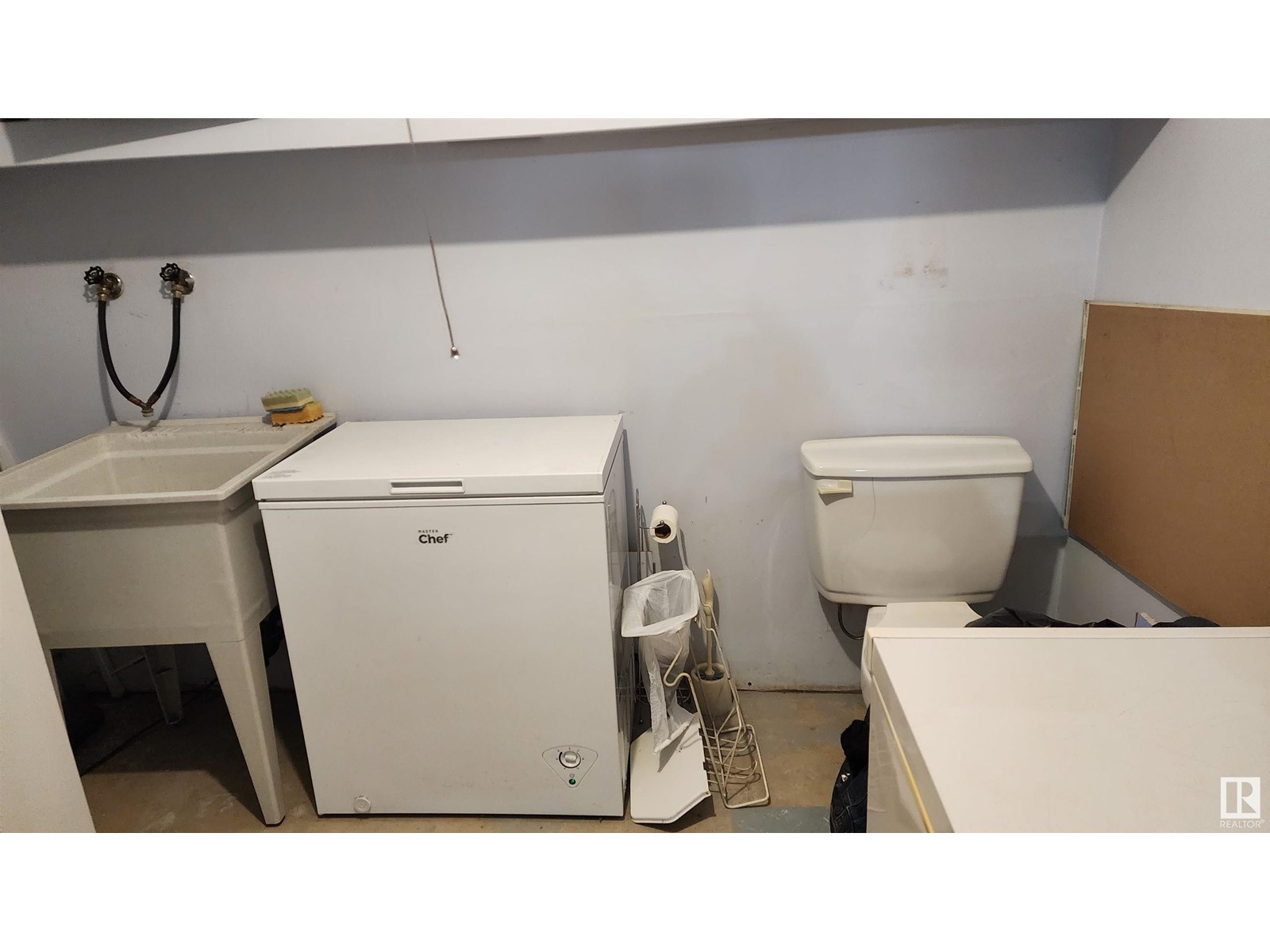 5101 58 Av Property Photo 36