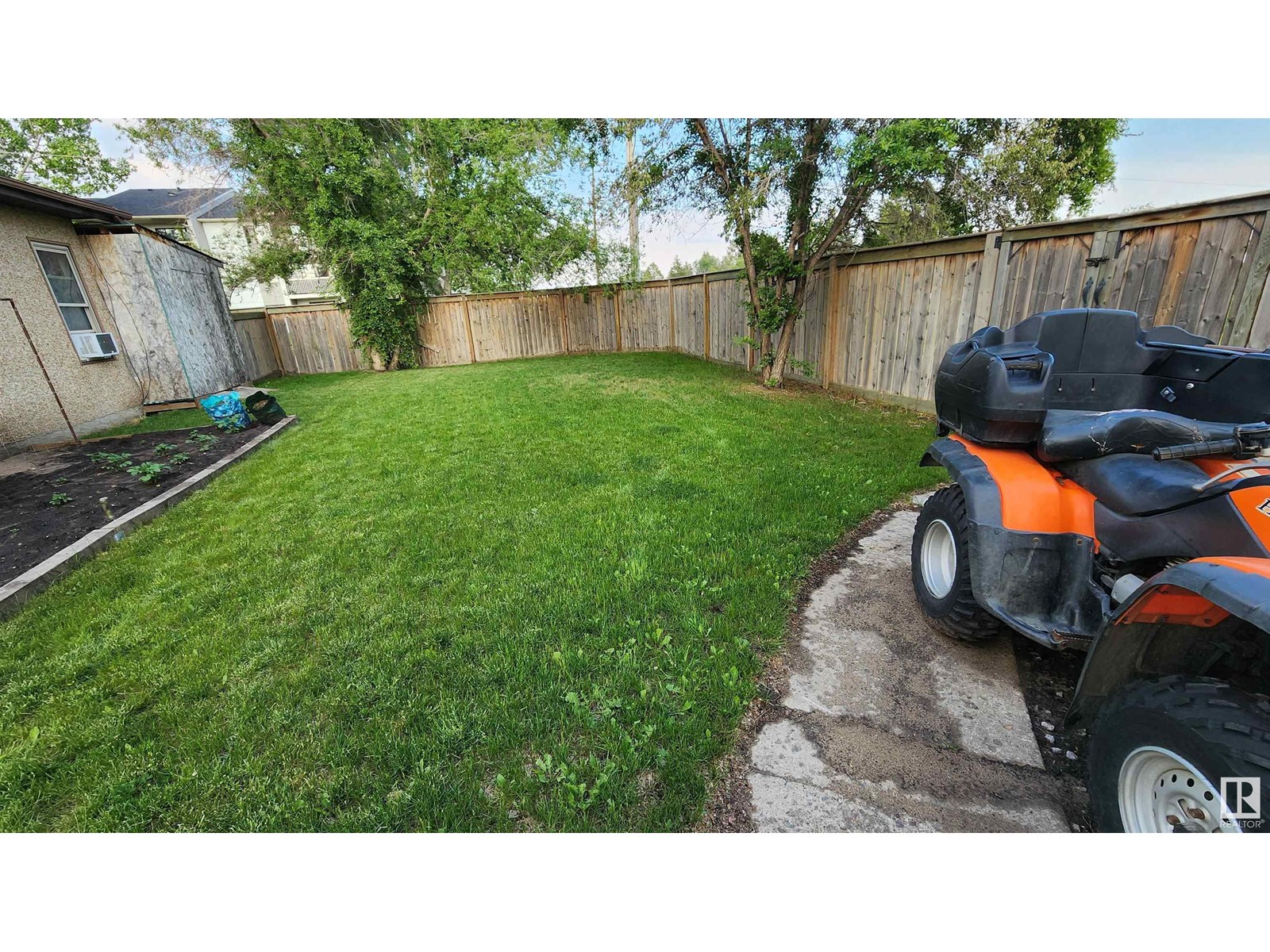 5101 58 Av Property Photo 40