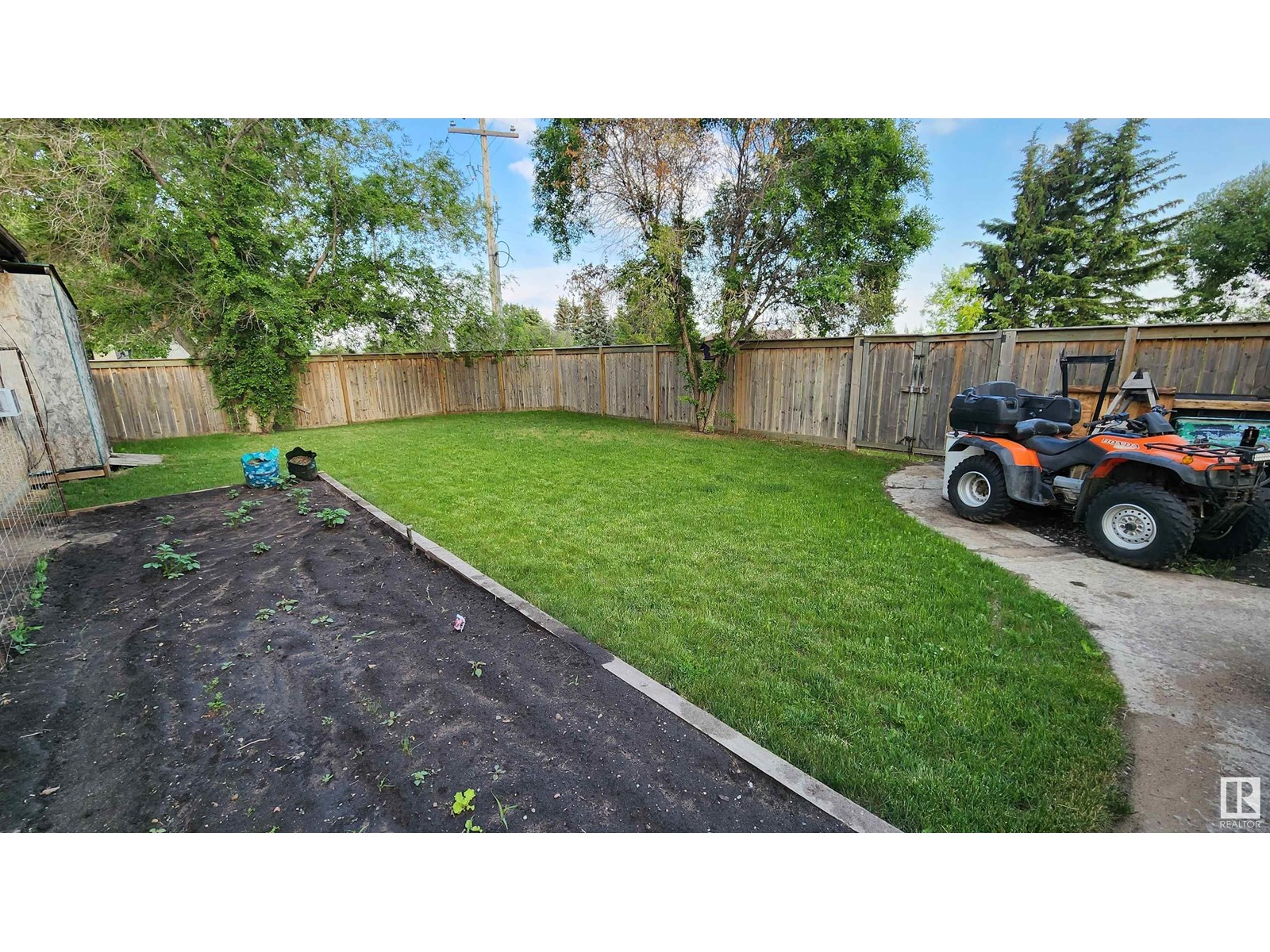 5101 58 Av Property Photo 41