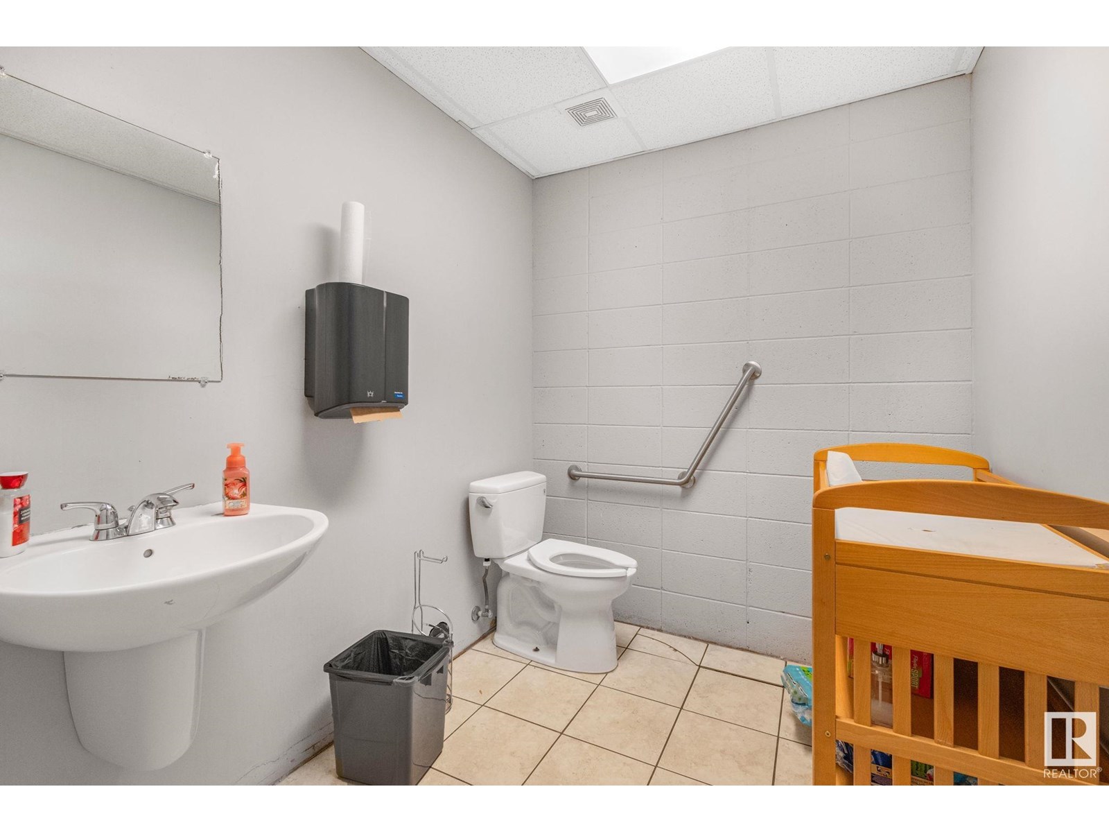 9928 70 Av Nw Nw Property Photo 14