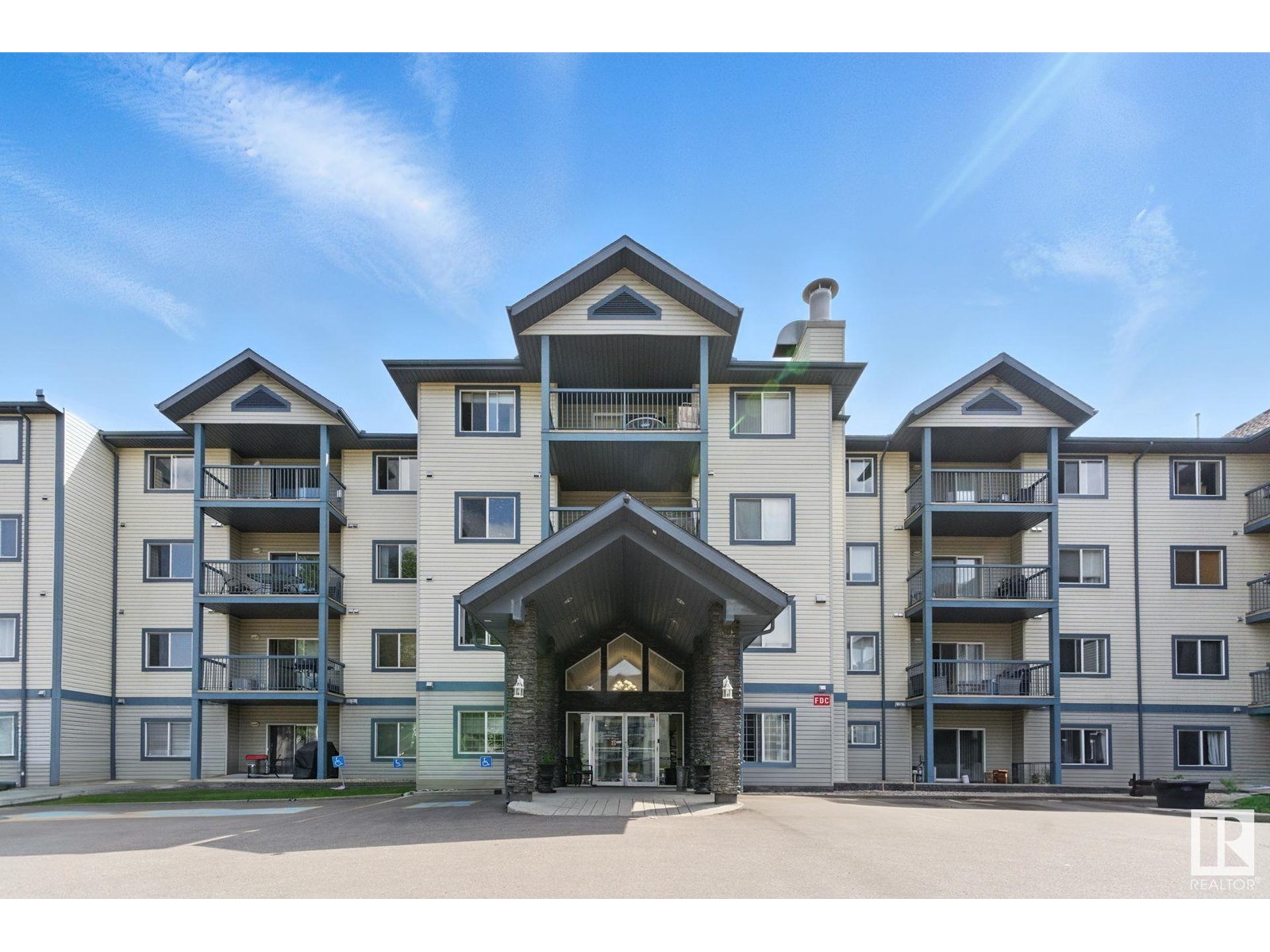 #125 16303 95 St Nw Property Photo 1