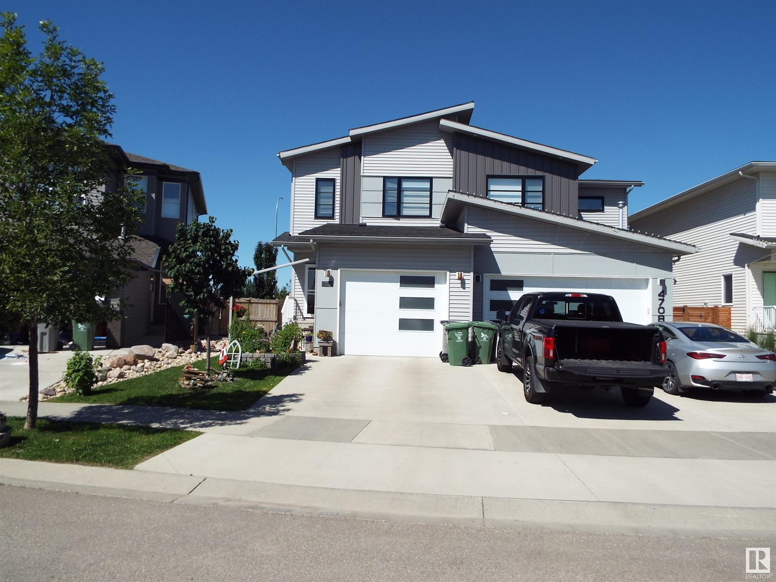 4706 67 St Property Photo 1