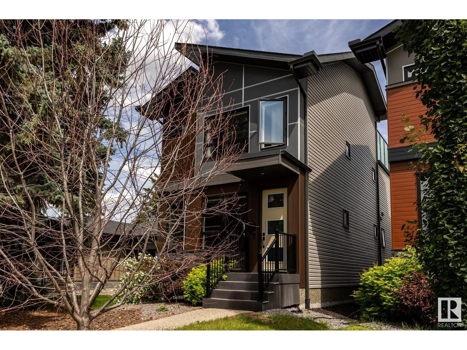 8809 148 St Nw Property Photo 1