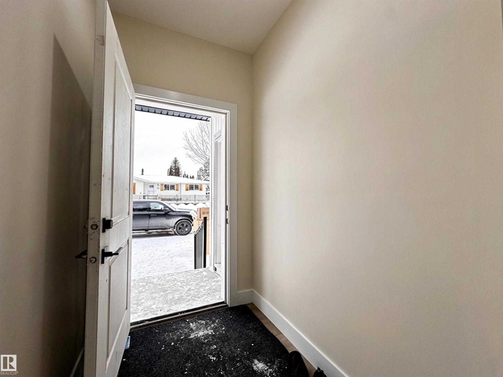 14807 98 Av Nw Property Photo 25