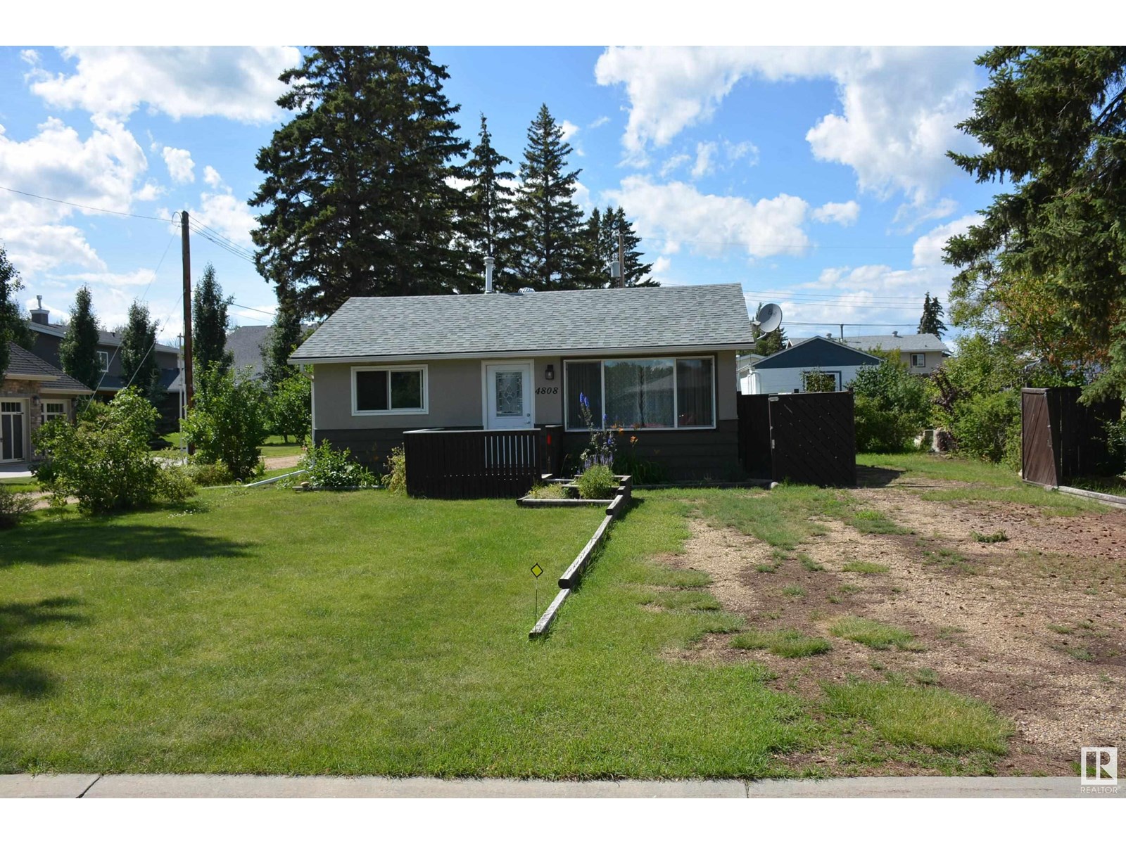 4808 50 St Property Photo 1