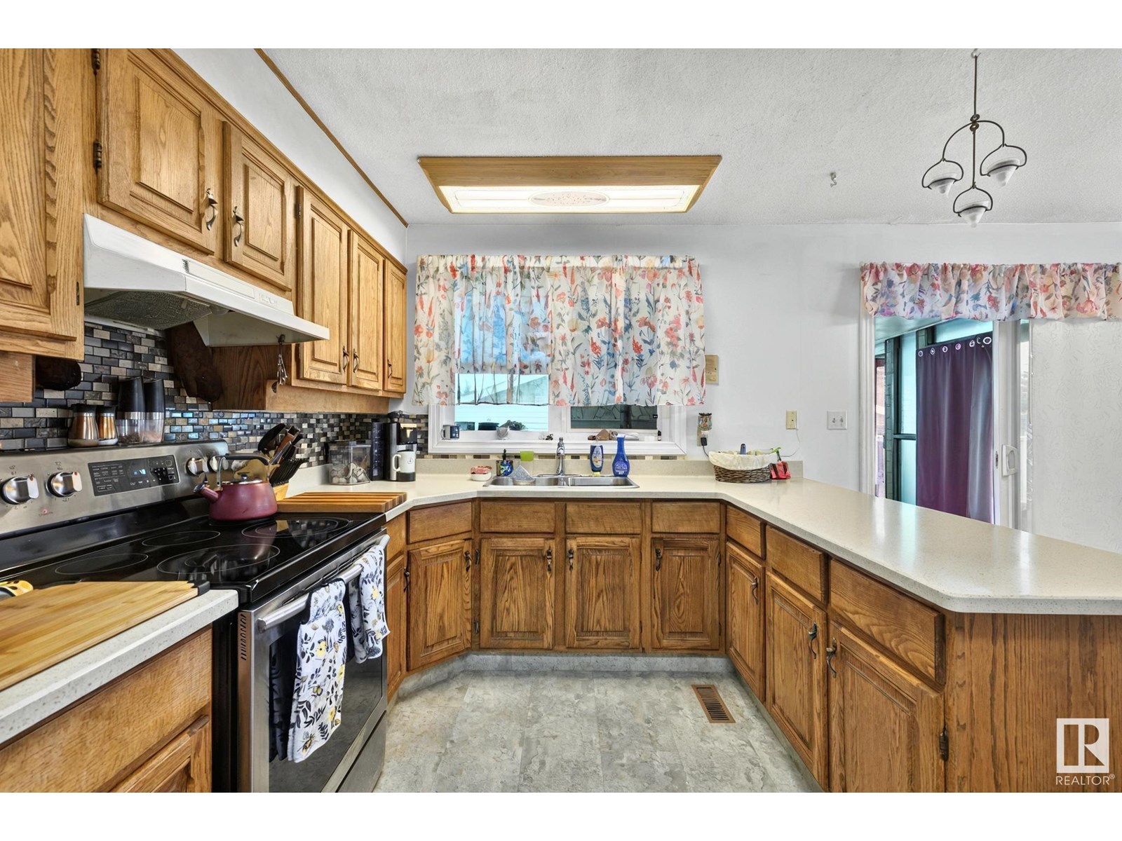 10420 32 AV NW Property Photo 1
