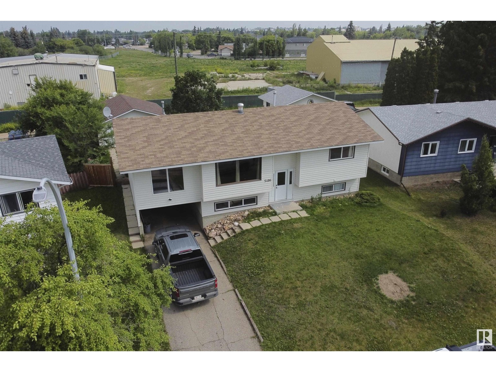 5406 49 Av Property Photo 1
