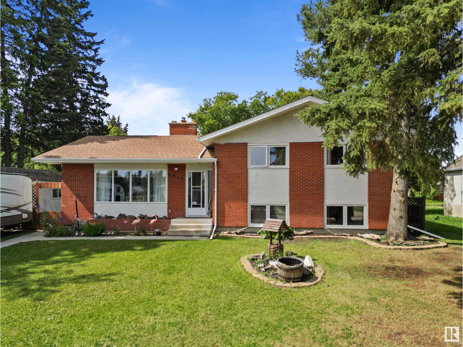 4916 51 Avenue Property Photo 1