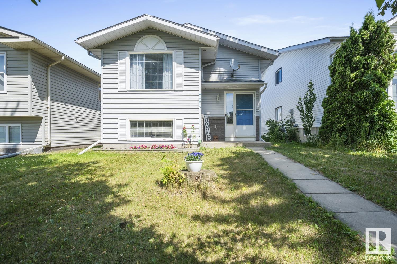 4304 50 Av Property Photo 1