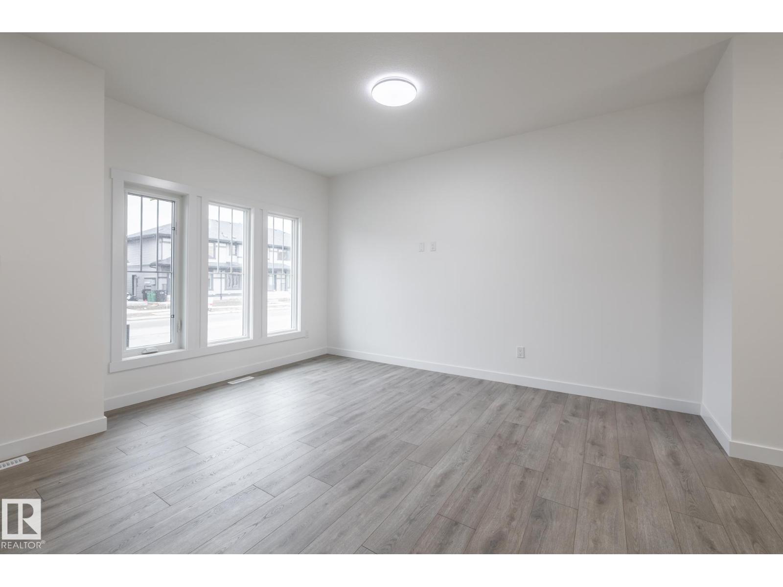 1282 Keswick Dr Sw Property Photo 4