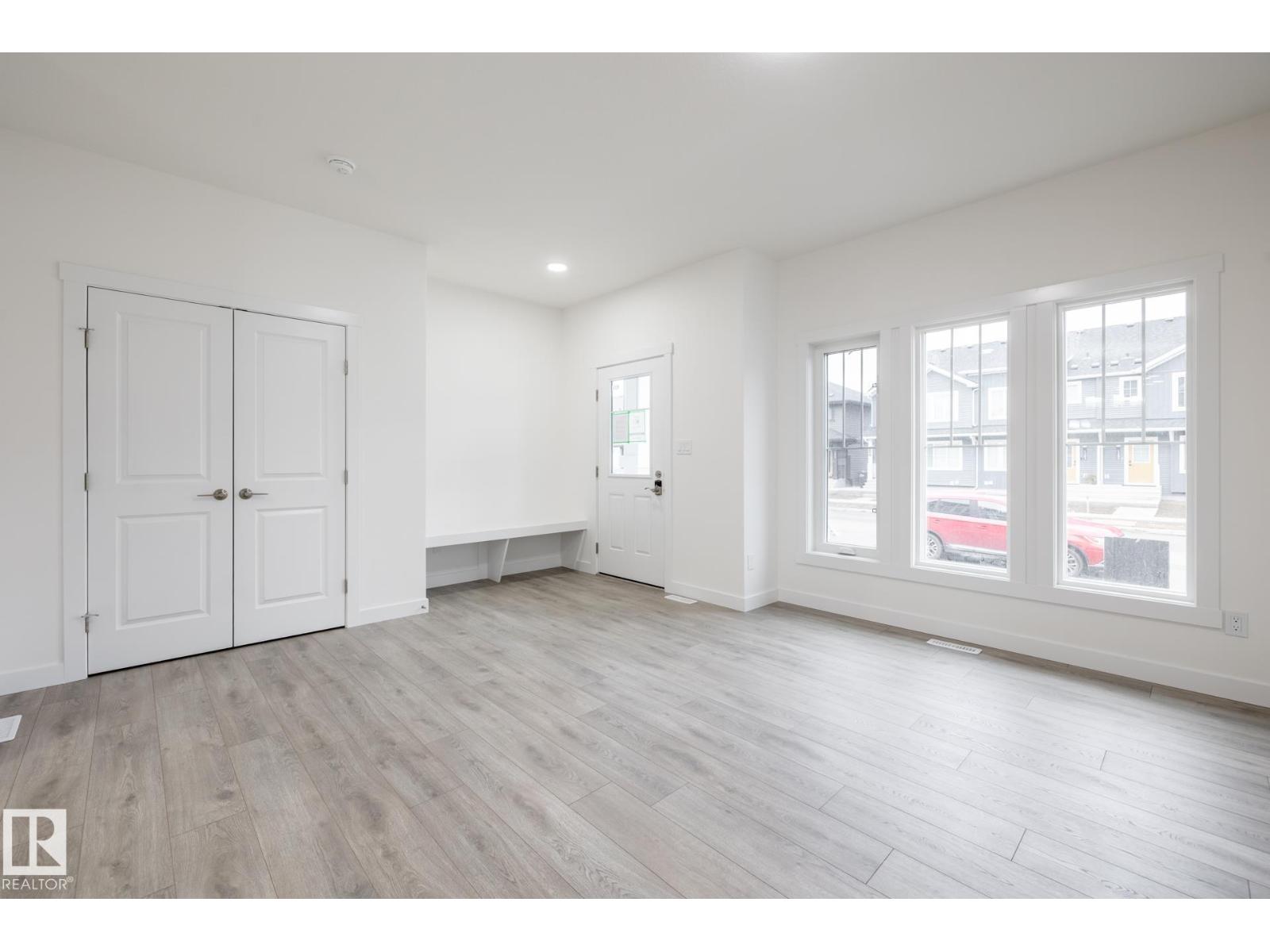 1282 Keswick Dr Sw Property Photo 5