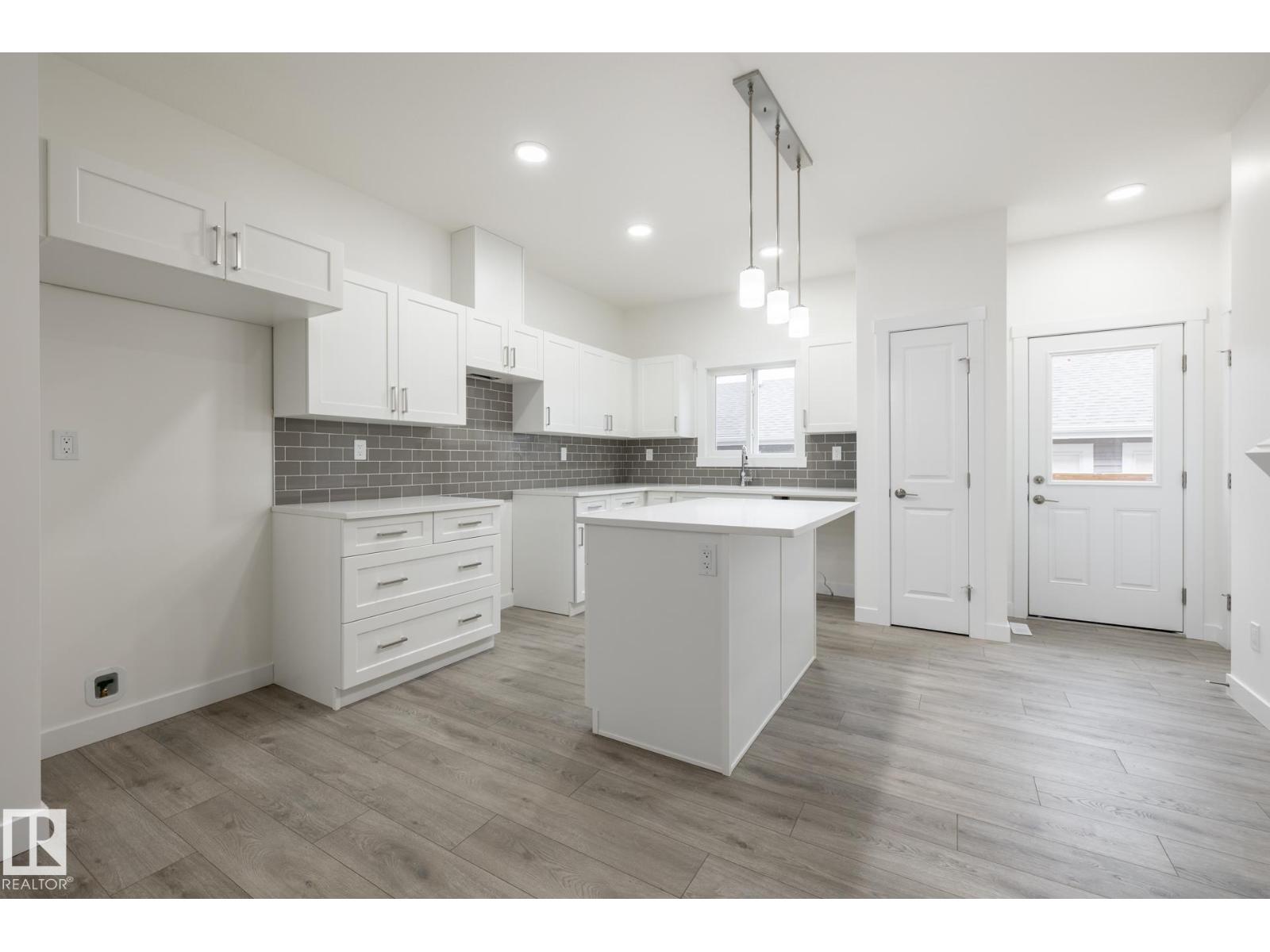 1282 Keswick Dr Sw Property Photo 7