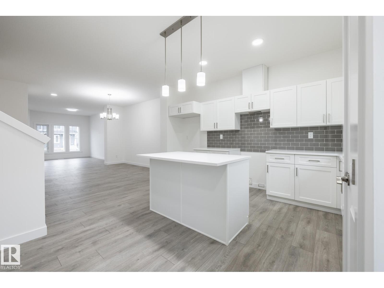 1282 Keswick Dr Sw Property Photo 8