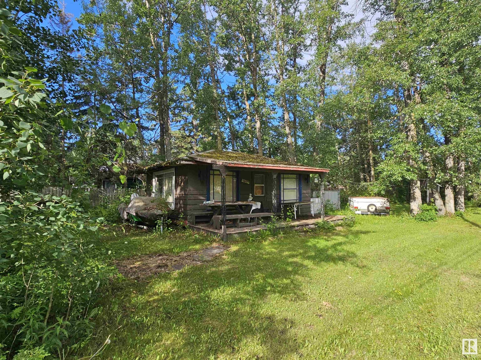 5220 48 AV Property Photo 1